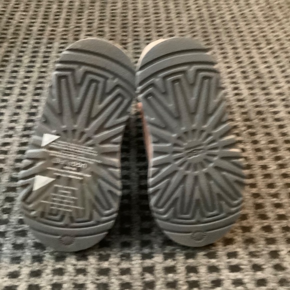 Ugg Uggs Classic toddler girls baby pink boots 11 - Picture 6 of 8